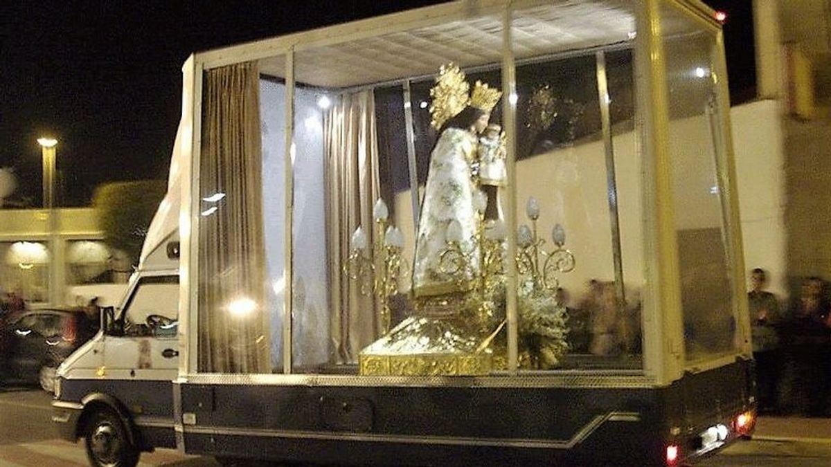 La Virgen de los Desamparados recorrerá en el 'maremóvil' las calles de Valencia tras cancelarse los actos falleros La Virgen de los Desamparados recorrerá en el 'maremóvil' las calles de Valencia tras cancelarse los actos falleros