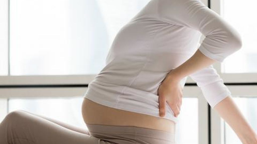 La espalda, la zona que más sufre durante el embarazo: 5 ejercicios básicos perfectos para cuidarla y evitar molestias-