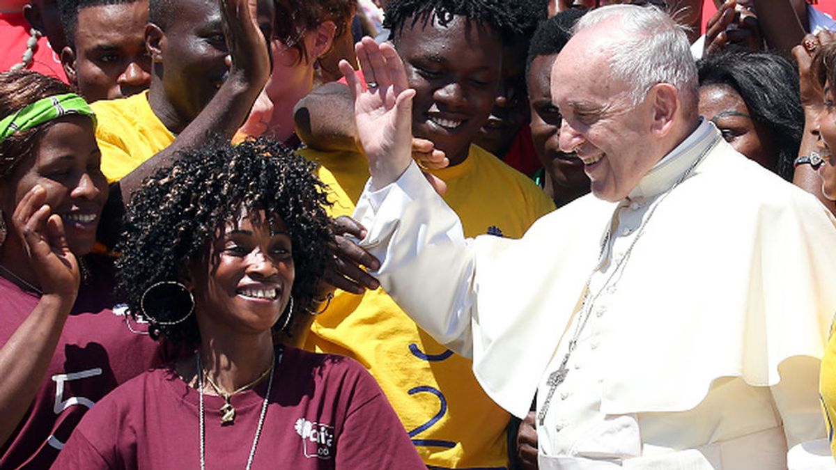 El papa: “Las mujeres todavía son esclavas, debemos luchar por su dignidad”