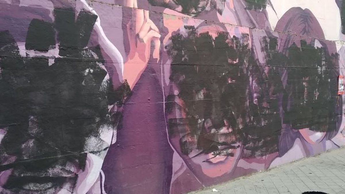 Revolutio, el grupo juvenil de ultraderecha niega estar detrás del ataque al mural feminista en Madrid Revolutio, el grupo juvenil de ultraderecha niega estar detrás del ataque al mural feminista en Madrid