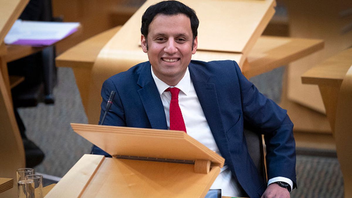 Sarwar, el dentista con la misión de reconstruir los cimientos de los laboristas escoceses Sarwar, el dentista con la misión de reconstruir los cimientos de los laboristas escoceses