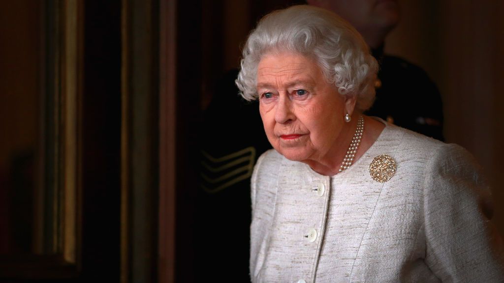 La reina Isabel II califica de "preocupantes" las palabras racistas hacia Meghan Markle La reina Isabel II califica de "preocupantes" las palabras racistas hacia Meghan Markle