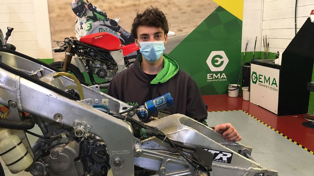 Marc Márquez invita al chico que estudiaba bajo la farola, Carlos Alegre, a un gran premio: "Es un sueño hecho realidad"