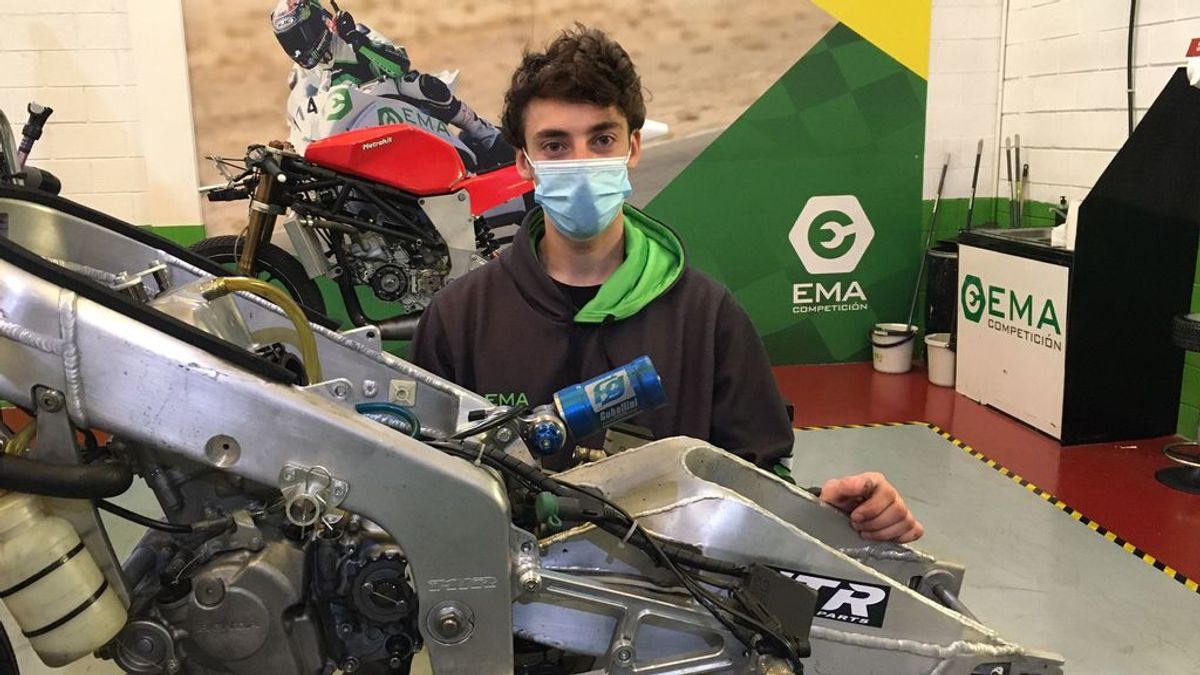 Marc Márquez invita al chico que estudiaba bajo la farola, Carlos Alegre, a un gran premio: "Es un sueño hecho realidad" Marc Márquez invita al chico que estudiaba bajo la farola, Carlos Alegre, a un gran premio: "Es un sueño hecho realidad"