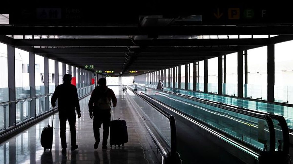 Madrid rechaza el "cierre perimetral" mientras no se controle el aeropuerto de Barajas Madrid rechaza el "cierre perimetral" mientras no se controle el aeropuerto de Barajas