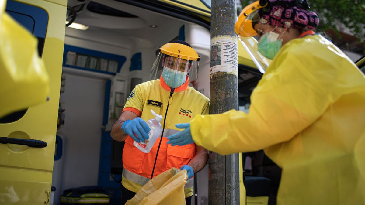Tres pacientes que iban a diálisis han fallecido por coronaviurs tras compartir ambulancia en Almería Tres pacientes que iban a diálisis han fallecido por coronaviurs tras compartir ambulancia en Almería
