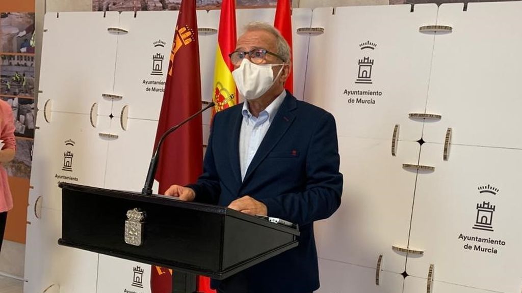 Dimite el concejal de Salud de Murcia tras la polémica por su vacunación Dimite el concejal de Salud de Murcia tras la polémica por su vacunación