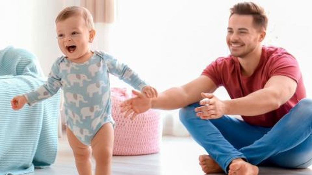 La motricidad será fundamental para que el pequeño gatee, se levante y aprenda a andar.