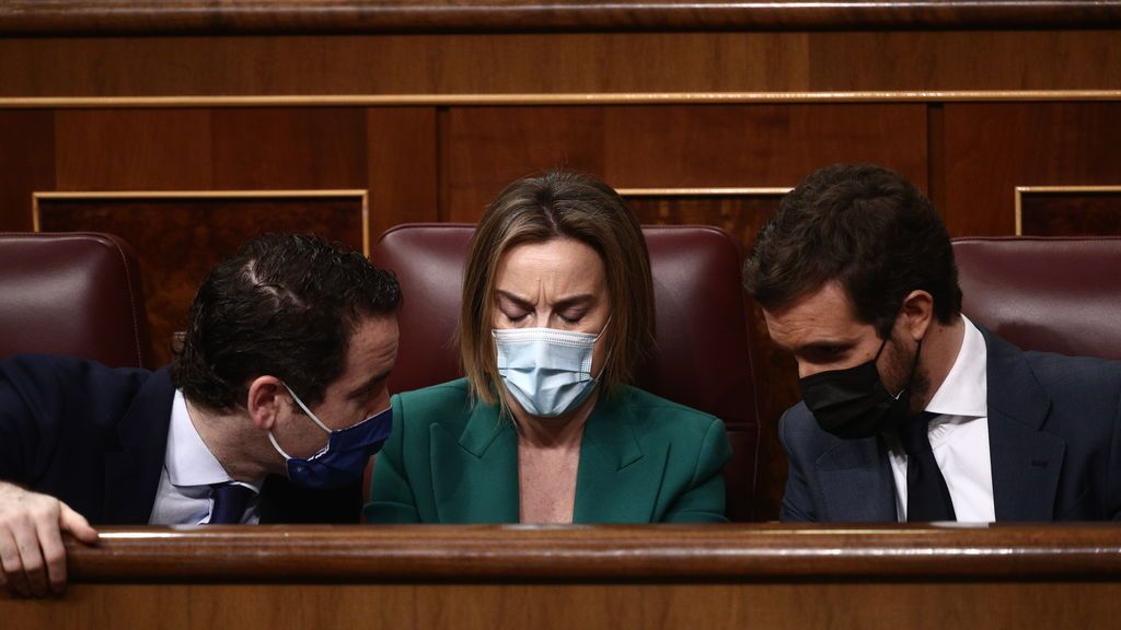 Casado, tras las crisis de Madrid y Murcia: "La unidad del centro derecha en torno al PP es la única solución para España" Casado, tras las crisis de Madrid y Murcia: "La unidad del centro derecha en torno al PP es la única solución para España"