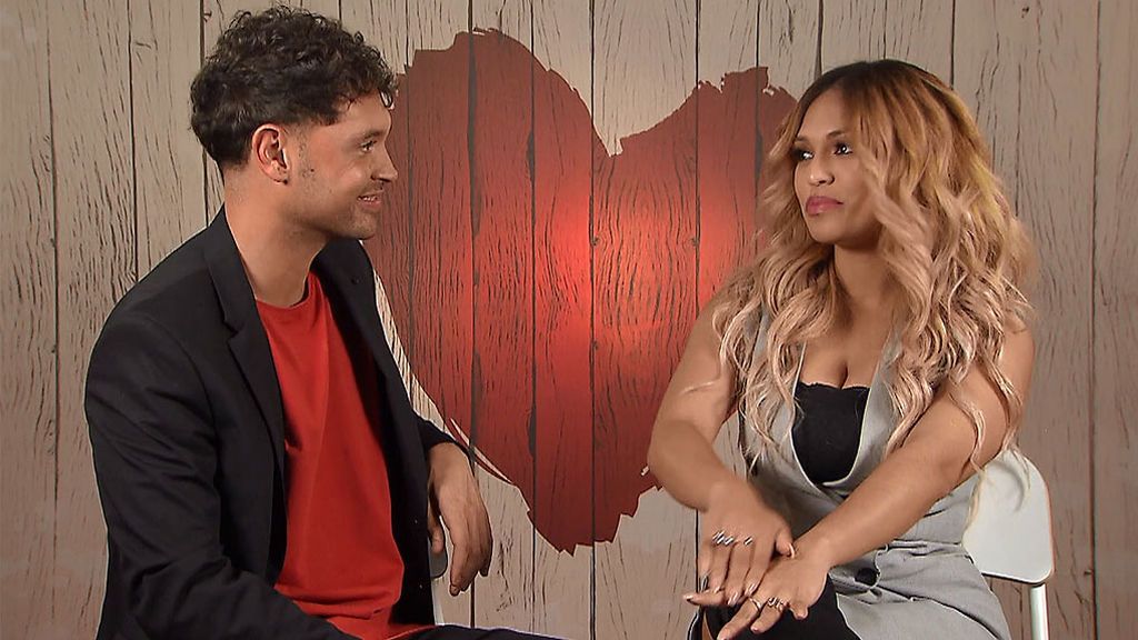 Imagen de Fran y Albania en el programa 'First Dates'