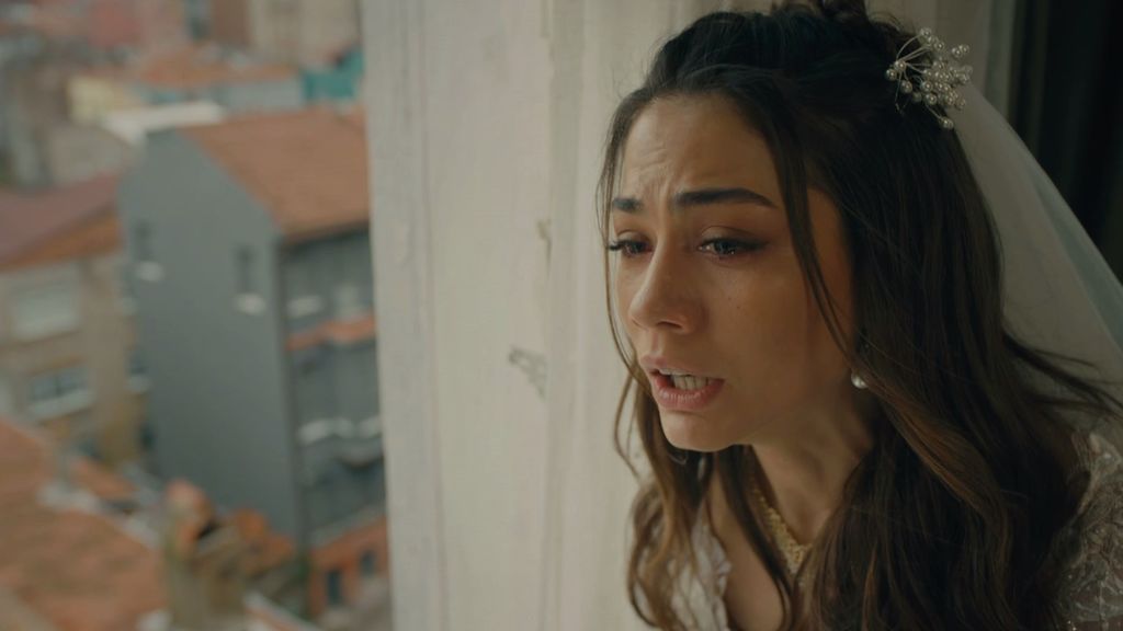 Zeynep le pide a su madre que no se meta en su vida