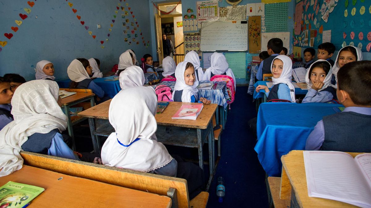 Afganistán prohíbe a las alumnas de más de 12 años cantar en presencia de hombres