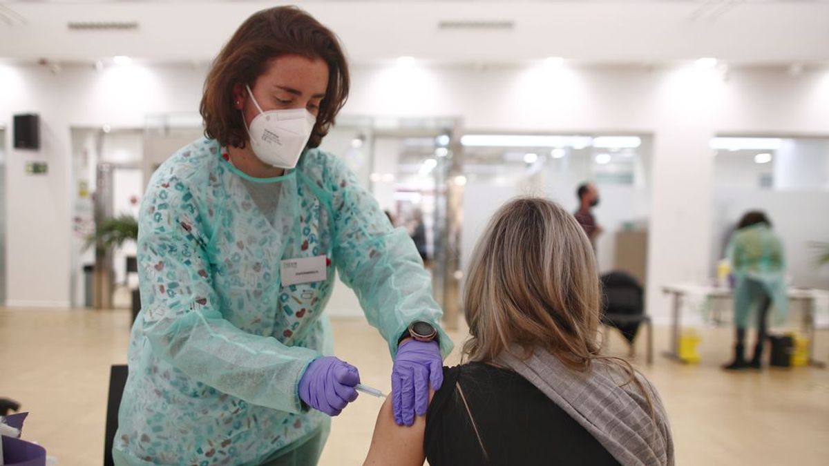 España administra 140.857 dosis de las vacunas en el último día España administra 140.857 dosis de las vacunas en el último día