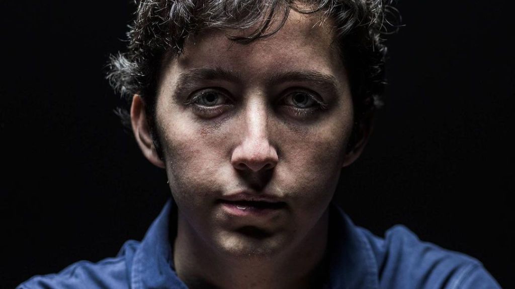 El pequeño Nicolás muestra sus heridas tras la paliza sufrida por tres jóvenes en plena calle: "Me cuesta respirar" El pequeño Nicolás muestra sus heridas tras la paliza sufrida por tres jóvenes en plena calle: "Me cuesta respirar"