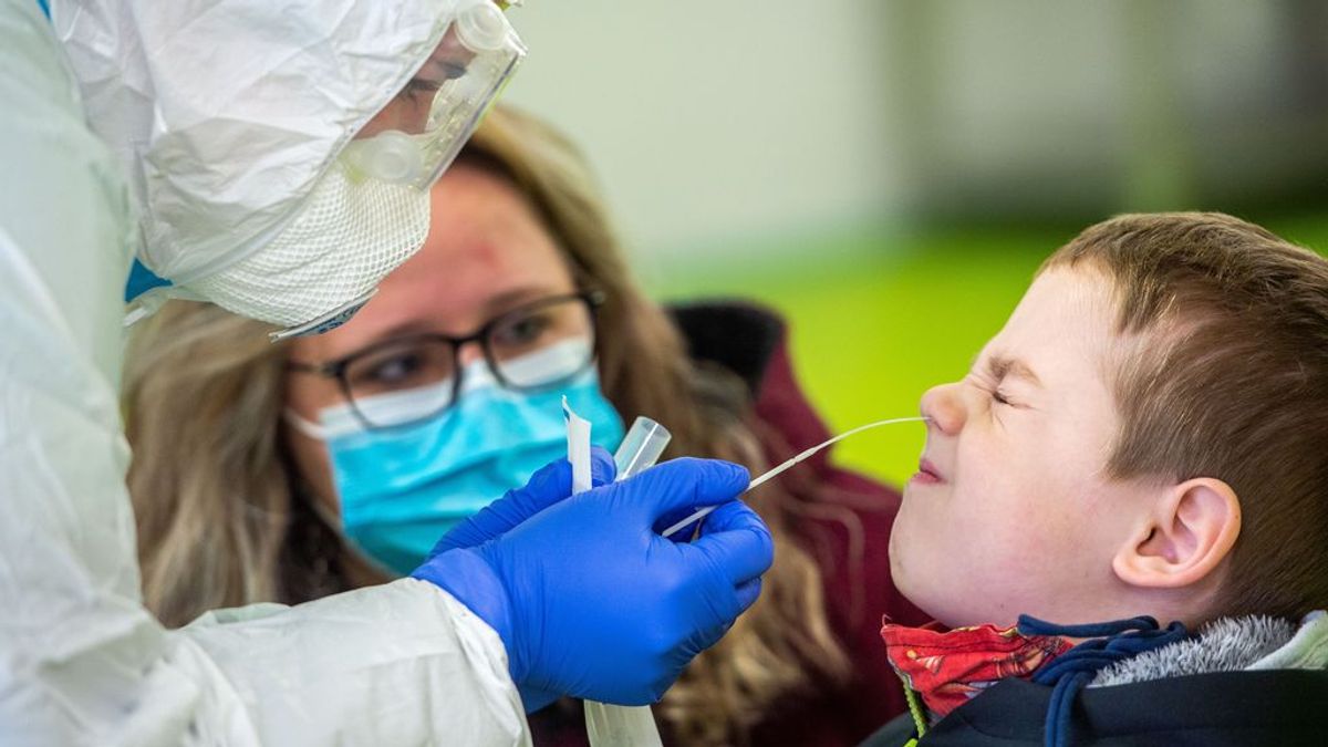 Advertencia a los jóvenes: los contagios de covid se disparan en Europa en pleno ascenso de la variante británica Advertencia a los jóvenes: los contagios de covid se disparan en Europa en pleno ascenso de la variante británica