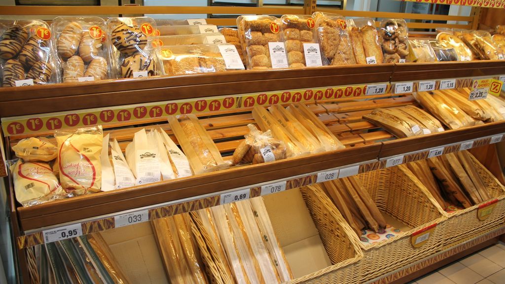 El Tribunal Supremo sentencia que calentar barras de pan congeladas no es propio de panaderías El Tribunal Supremo sentencia que calentar barras de pan congeladas no es propio de panaderías