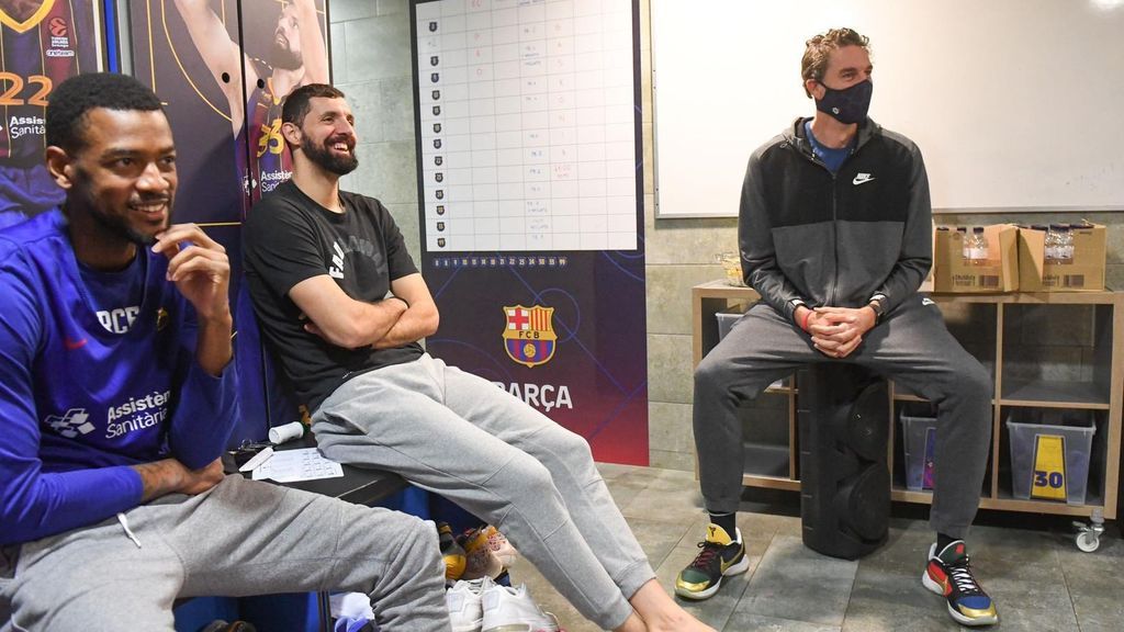 Pau Gasol ya entrena con sus compañeros del Barcelona.