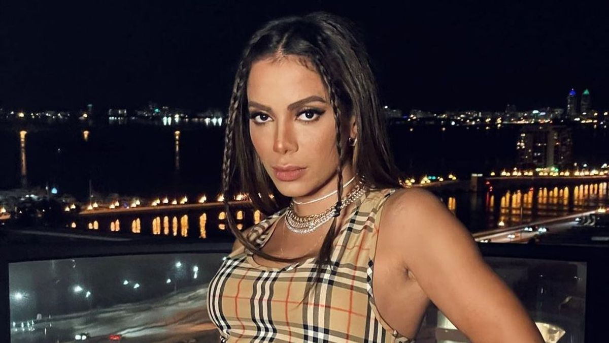 El aplaudido alegato feminista de Anitta tras el comentario de Arcángel: "Todas las mujeres merecen respeto, con o sin culos fuera"