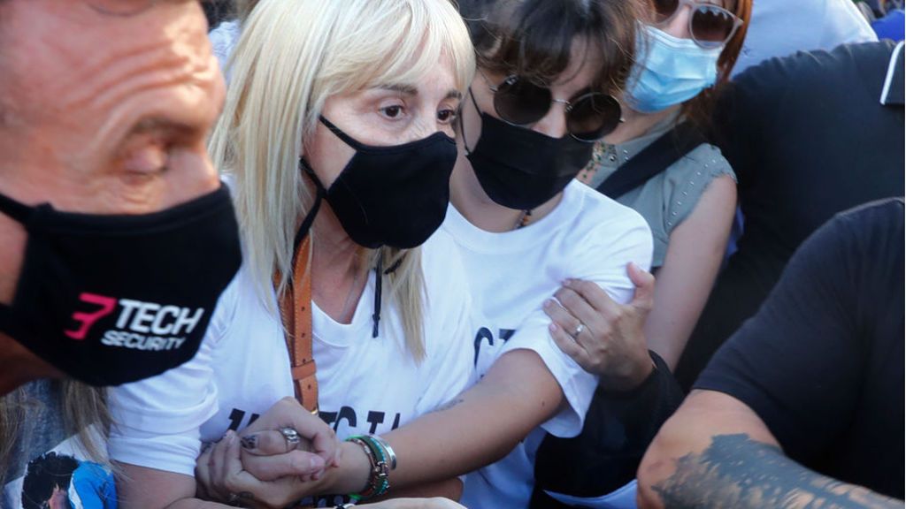 Las hijas de Maradona encabezan una manifestación en Argentina pidiendo justicia por la muerte del '10'