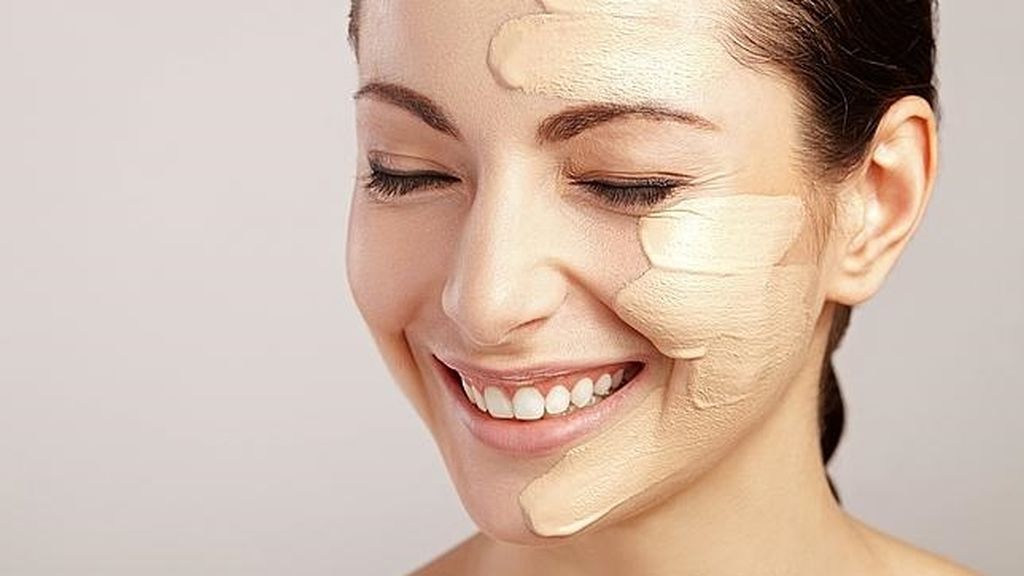 Base de maquillaje ligera, la opción perfecta para los meses de primavera y verano: así podrás lucir un rostro natural y sin imperfecciones.