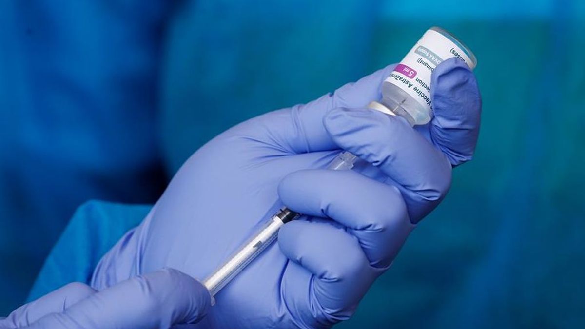 Sanidad autoriza aumentar de 55 a 65 años la vacuna AstraZeneca Sanidad autoriza aumentar de 55 a 65 años la vacuna AstraZeneca
