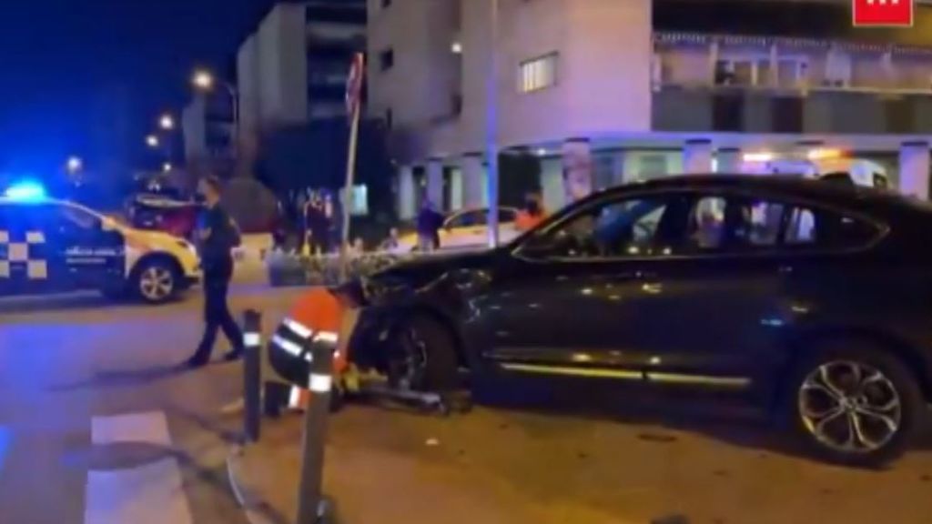 Una conductora pierde el control del coche  y arrasa con una terraza en Madrid