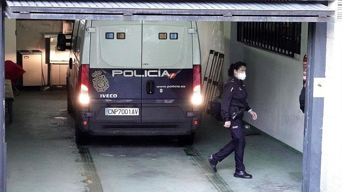 Ingresa en prisión el presidente del Colegio de Enfermería Pontevedra, su mujer y una hija por blanqueo de capitales Ingresa en prisión el presidente del Colegio de Enfermería Pontevedra, su mujer y una hija por blanqueo de capitales