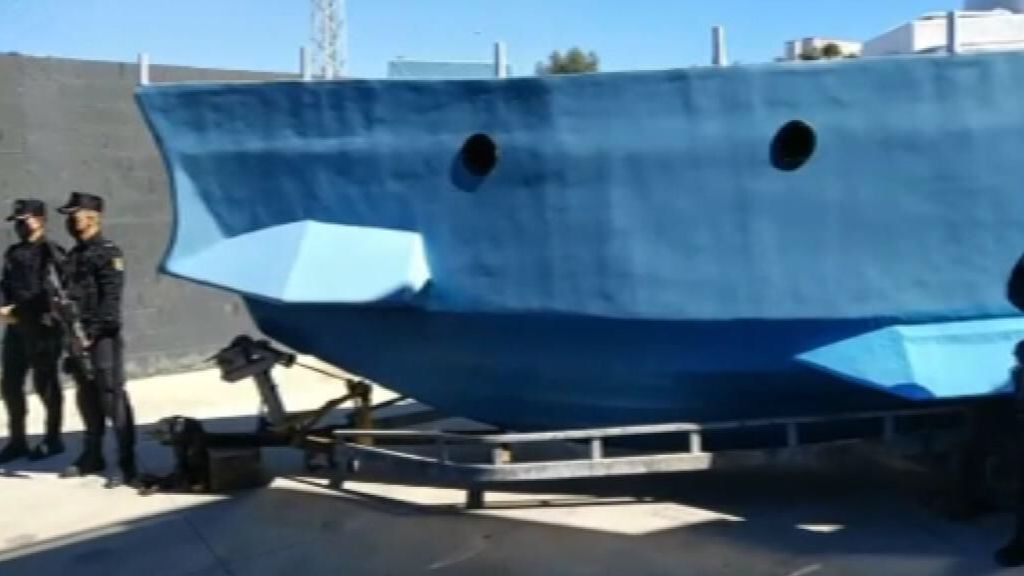 Así es el primer narcosubmarino detectado en aguas del Estrecho