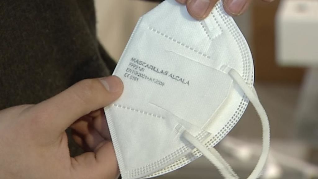 Fábrica de mascarillas en España.