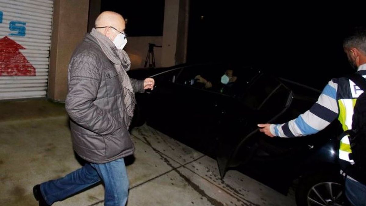 Detenidos el presidente del Colegio de Enfermería de Pontevedra, su mujer e hija, por supuesto blanqueo y falsedad Detenidos el presidente del Colegio de Enfermería de Pontevedra, su mujer e hija, por supuesto blanqueo y falsedad