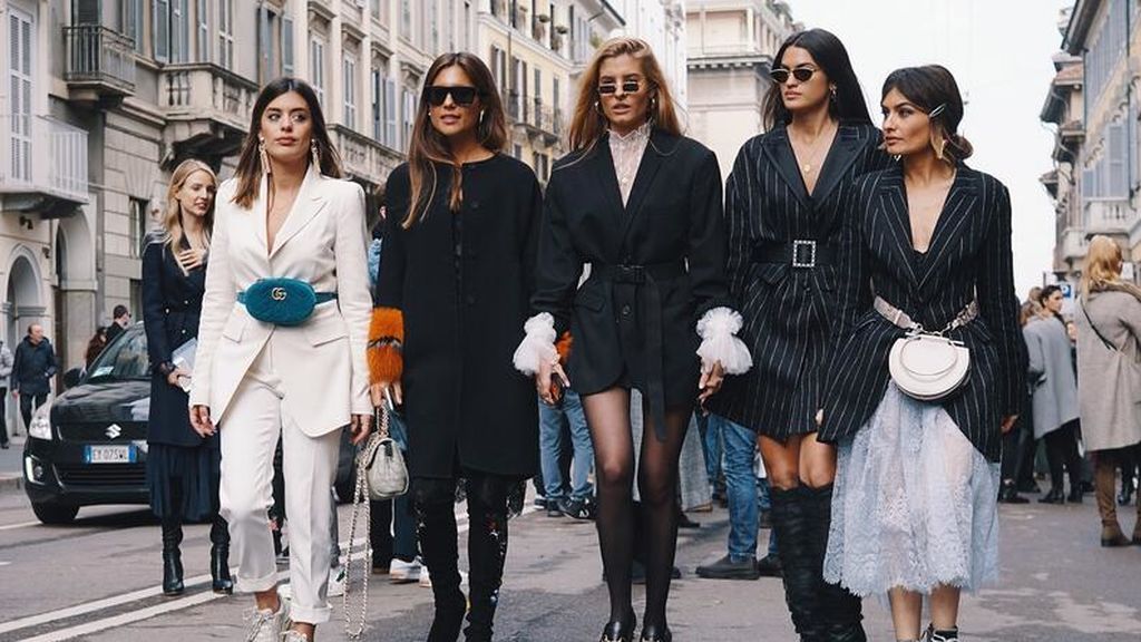 ¿Buscas un outfit para ir arreglada pero informal? 5 looks con america y zapatillas que seguro te sorprenderán.