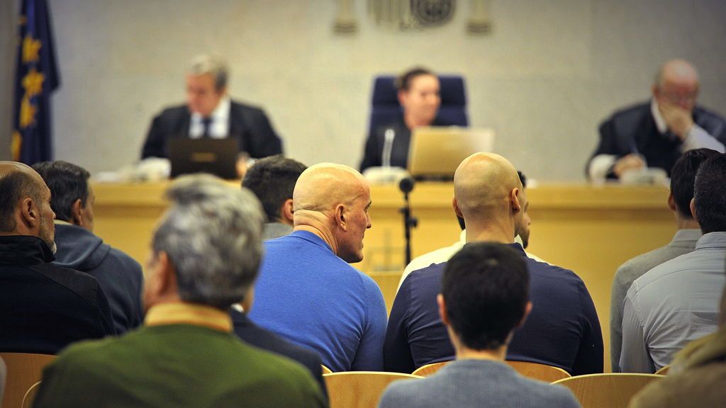 Casper y otros miembros de su banda en un juicio en la Audiencia Nacional.