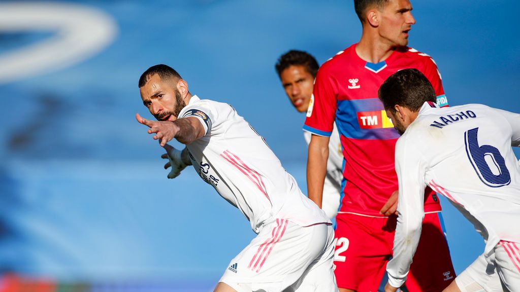 Benzema da la victoria in extremis al Madrid frente al Elche (2-1)