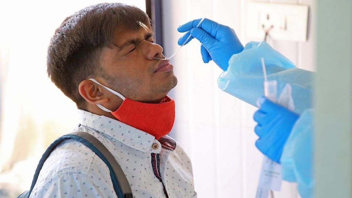Madrid notifica una subida de los contagios y muertes diarias pero una bajada de la presión hospitalaria Madrid notifica una subida de los contagios y muertes diarias pero una bajada de la presión hospitalaria