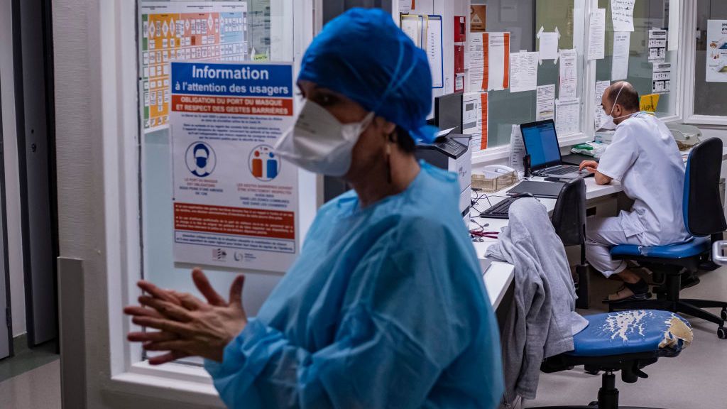 Las UCI de Francia mantienen una ocupación del 80%, con niveles que no se registraban desde noviembre Las UCI de Francia mantienen una ocupación del 80%, con niveles que no se registraban desde noviembre