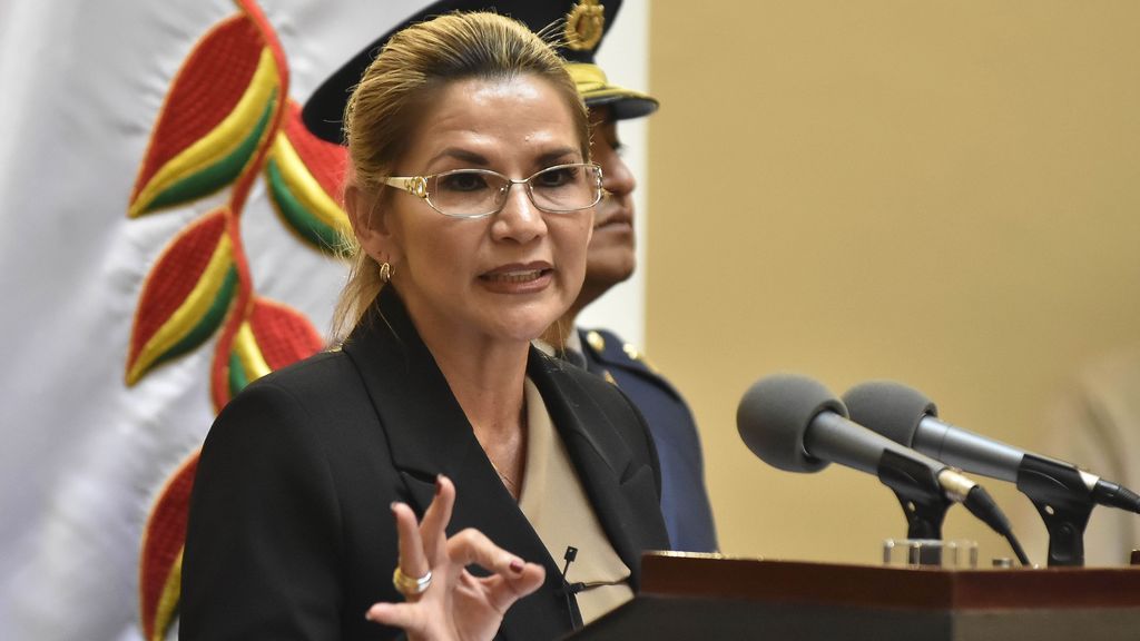 Bolivia detienen a la autoproclamada presidenta del país, Jeanine Áñez, acusada de dar un 'Golpe de Estado' Bolivia detienen a la autoproclamada presidenta del país, Jeanine Áñez, acusada de dar un 'Golpe de Estado'