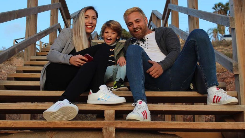 Cristian y Cristina, con su hijo Romero (2021)