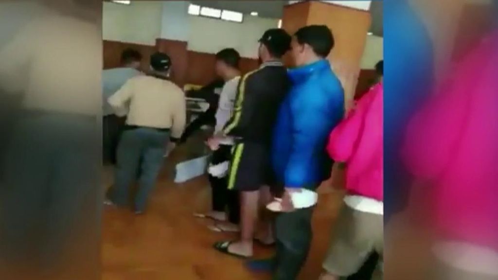 Miembros del personal de seguridad del campamento de Las Raíces agreden a varios jóvenes magrebíes