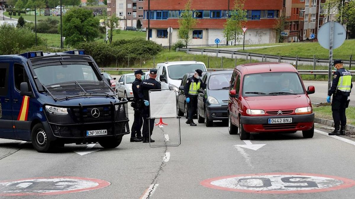 Saltarse las restricciones durante un año de pandemia: más de 12.000 detenidos y un millón de multas Saltarse las restricciones durante un año de pandemia: más de 12.000 detenidos y un millón de multas