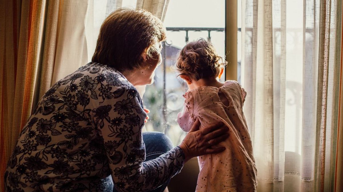 Lara y sus primas han creado unas tarjetas para que su abuela con demencia no se olvide de ellas: "Ánimo"