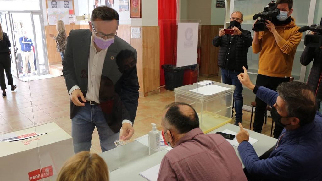 Siete de cada diez socialistas murcianos votan para apoyar la moción de censura Siete de cada diez socialistas murcianos votan para apoyar la moción de censura