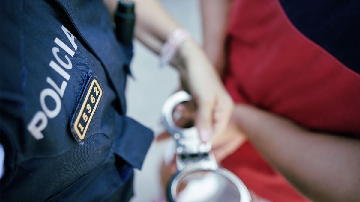Detenido un hombre por robar 16.000 euros en bancos de Tarragona al hacerse pasar por cinco personas diferentes Detenido un hombre por robar 16.000 euros en bancos de Tarragona al hacerse pasar por cinco personas diferentes
