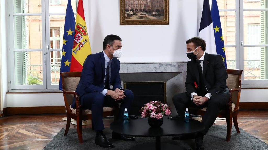 El presidente del Gobierno, Pedro Sánchez, se reúne con el presidente de la República Francesa, Emmanuel Macron