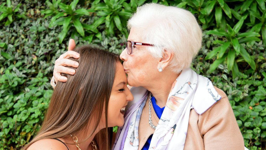 Como la primera vez: "Mi abuela tiene demencia y mis primas y yo le hemos hecho tarjetas de nosotras"