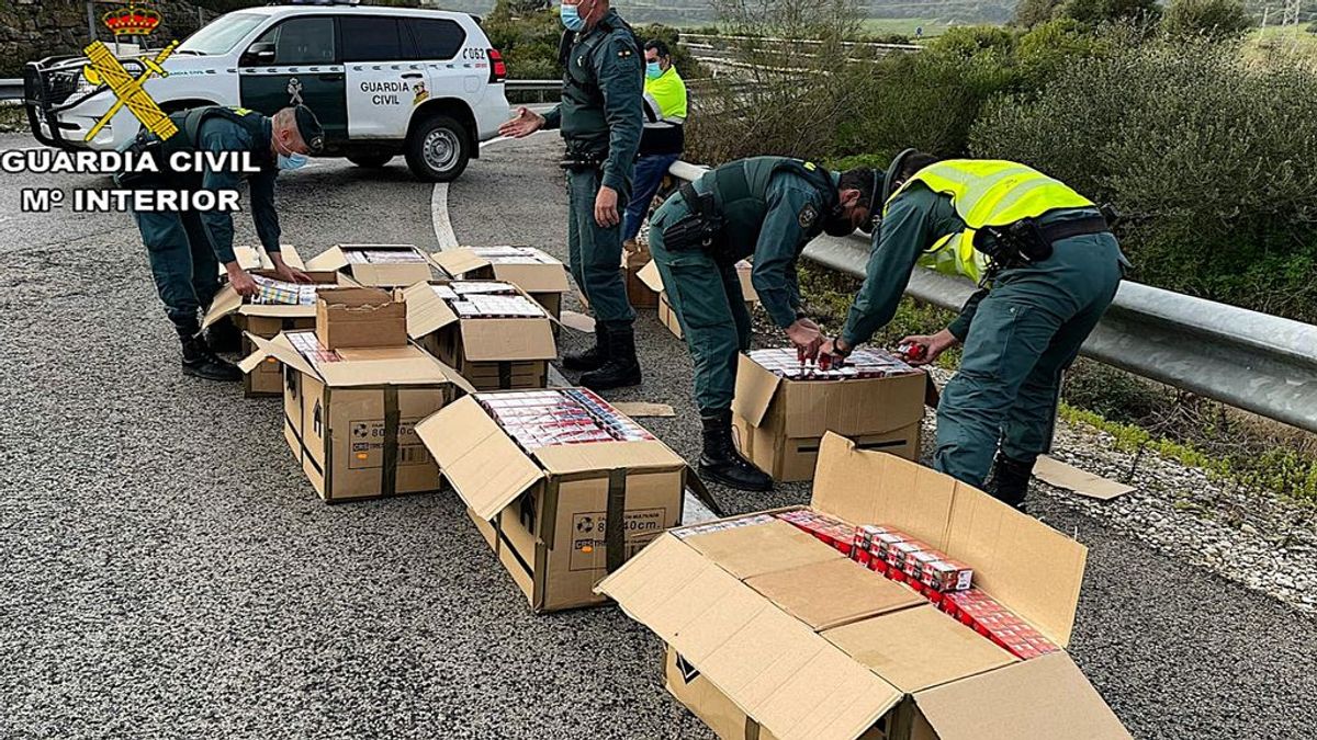 Un estanco en la carretera: la Guardia Civil incauta en Cádiz 22.700 cajetillas de tabaco