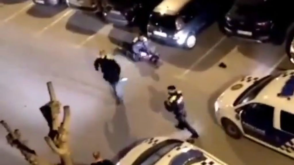 Una pelea multitudinaria por un partido de fútbol acaba con dos personas apuñaladas en Montornès