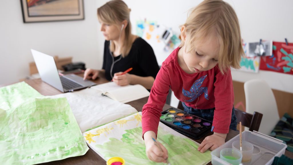 El lío de fijar la elecciones en Madrid en un día laborable: alumnos sin clase y padres trabajando