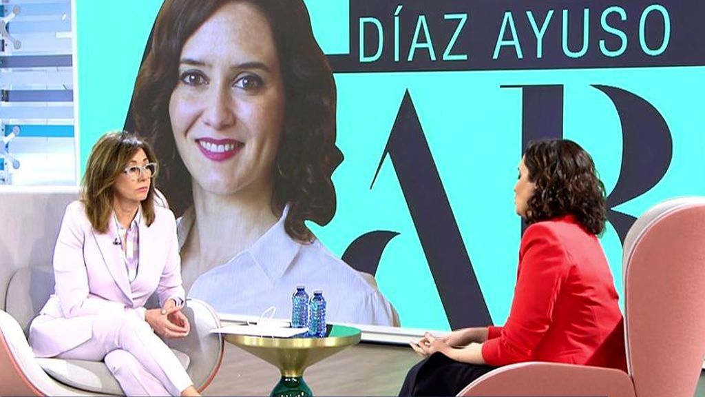 Ana Rosa y Díaz Ayuso comparten su experiencia con las críticas: "Me toca un pie lo que digan, las etiquetas me dan igual"