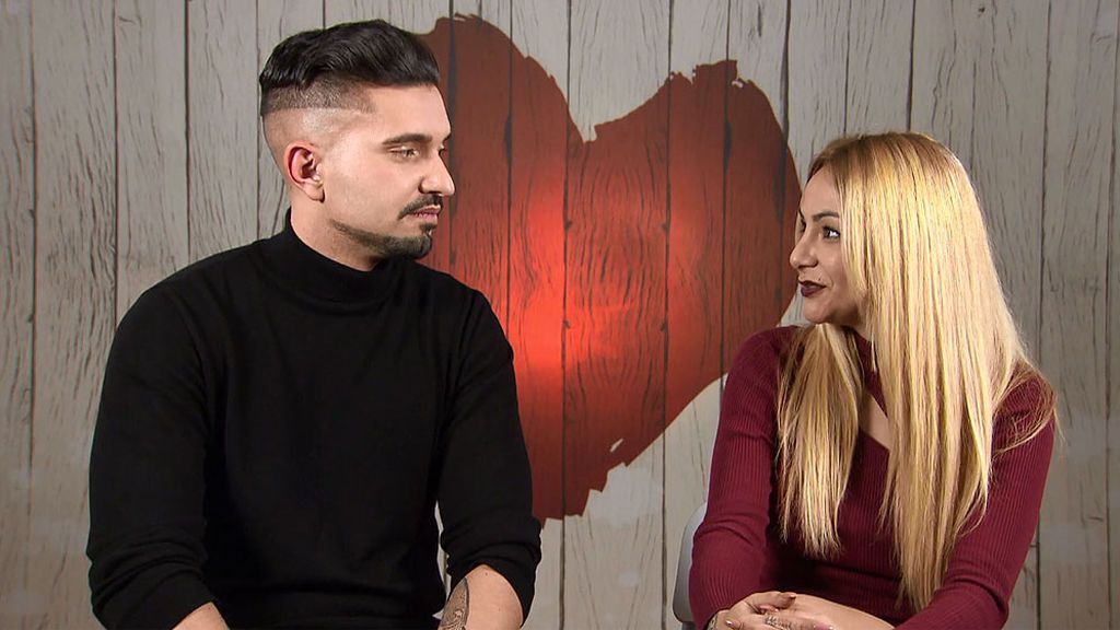 Zahyra y Adrián en el programa 'First Dates'