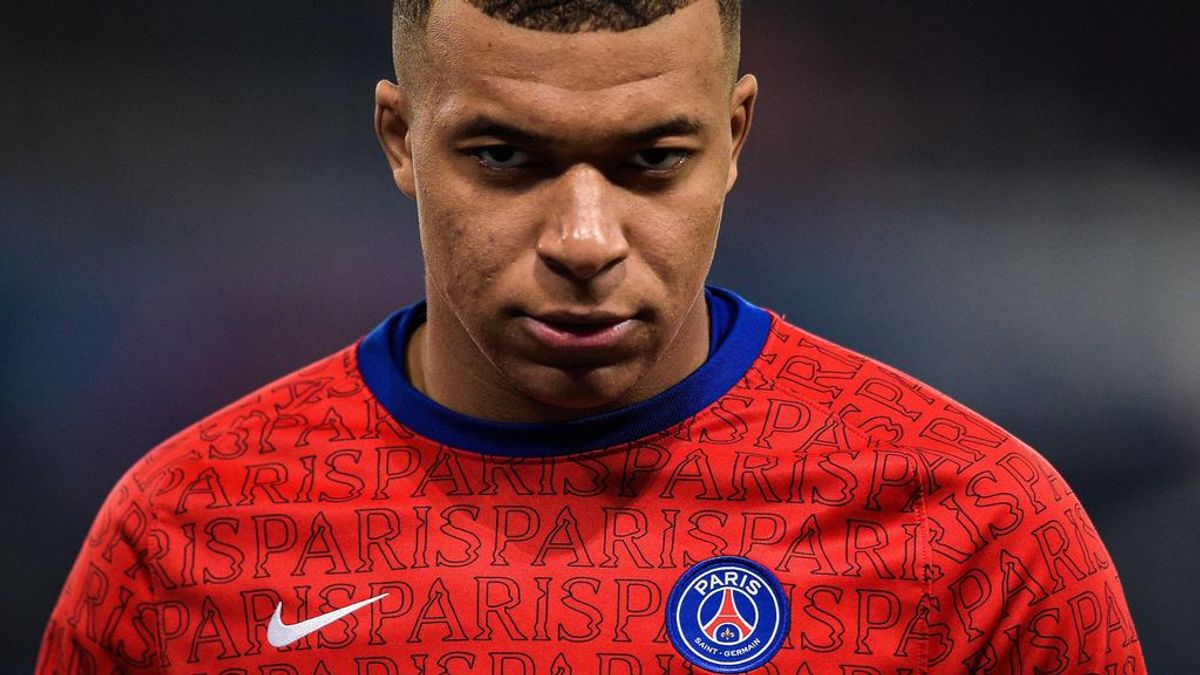 Mbappé, en el punto de mira en París: sigue sin renovar y divide a la afición del PSG Mbappé, en el punto de mira en París: sigue sin renovar y divide a la afición del PSG